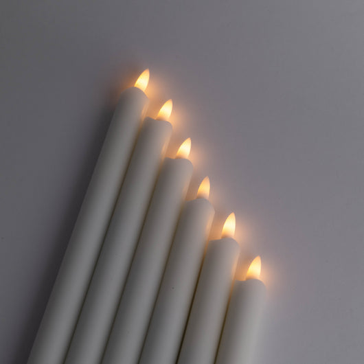 Nærbilde av den bevegelige 3D-flammen på et Velora Flamme lys